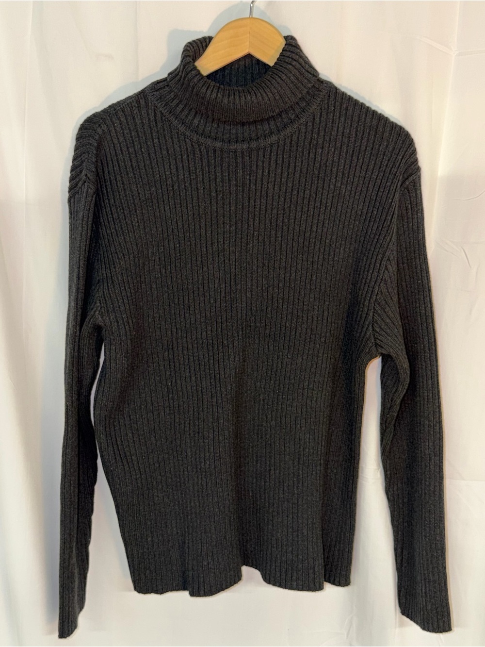 Vintage Paradox Black Ribbed Turtleneck Sweater